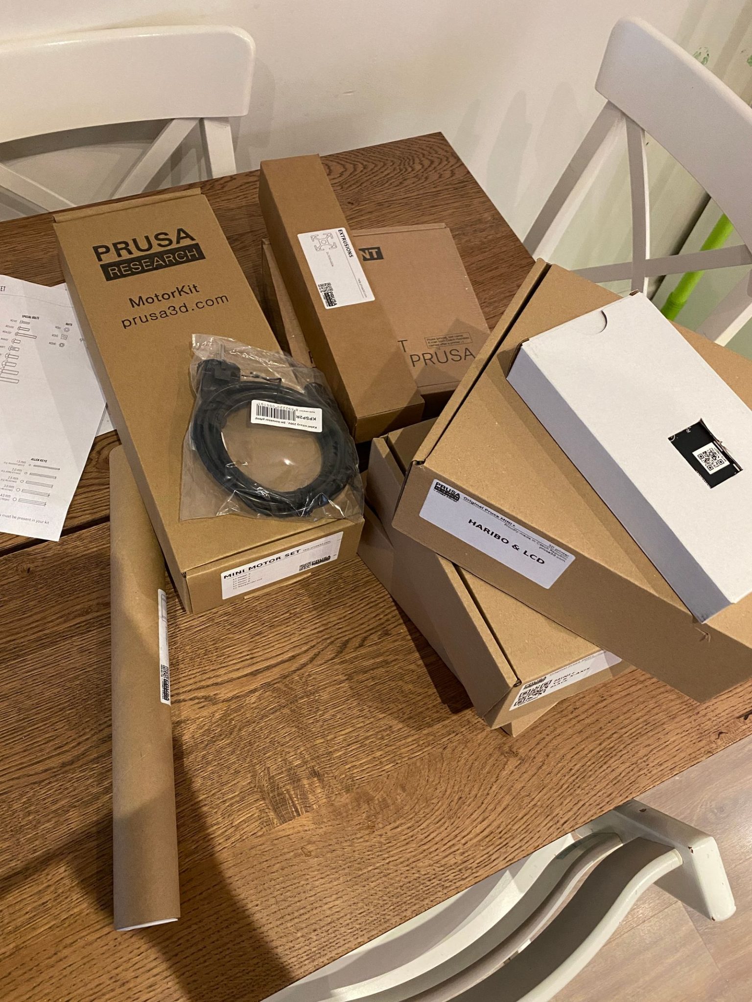 Building the Prusa Mini Kit on my kitchen table